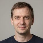 Уверенный инвестор Maxim Trade, использующий стратегии открытия кейсов в симуляторе Cs2-Case-Simulator